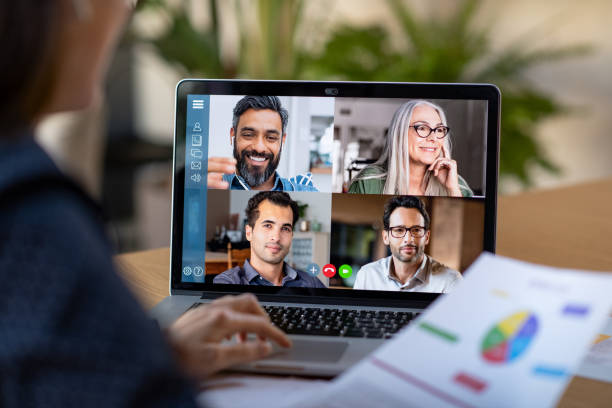 trabajo inteligente y videoconferencia - isolated on red fotografías e imágenes de stock