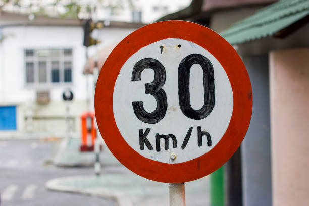 istock brazilian information boards with the sayings: 30 km / h 1213478885
