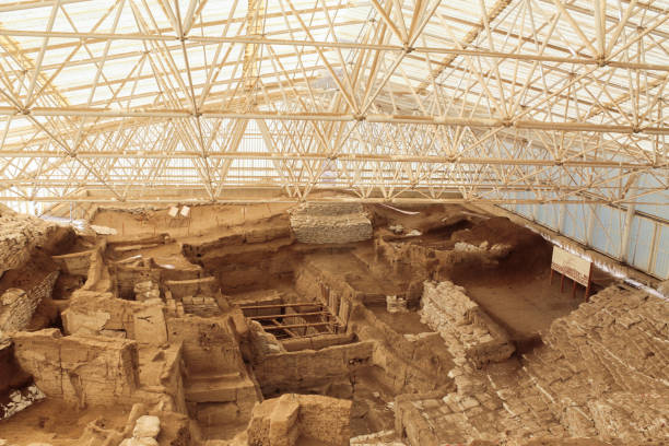 excavations of site of catalhoyuk. it was a huge neolithic and chalcolithic settlement in southern anatolia, turkey. unesco world heritage site - anatolya imagens e fotografias de stock