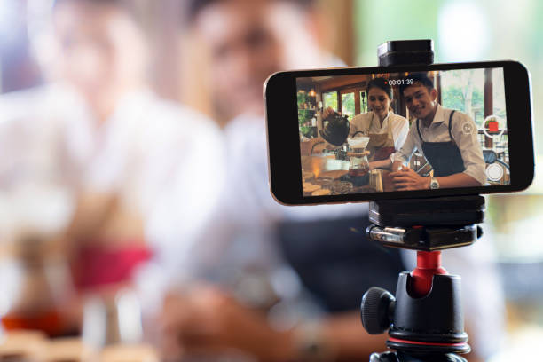 istock VLOG owner review cafe 1213489063