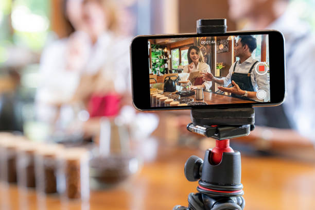istock VLOG owner review cafe 1213489125