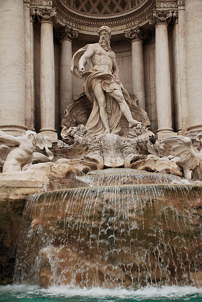 oceanus statua nella fontana di trevi - roman mythology travel destinations vertical trevi fountain foto e immagini stock