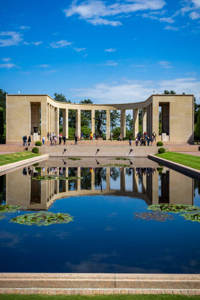 ノルマンディーアメリカ墓地記念碑 - washington dc world war ii memorial armed forces ストックフォトと画像