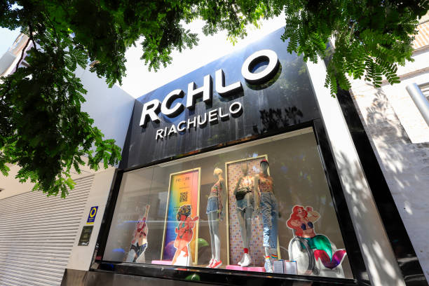 リアチュエロ小売店のファサード - clothing store store department store fashion ストックフォトと画像