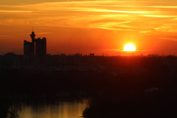 istock Sunset in the city 1213508858