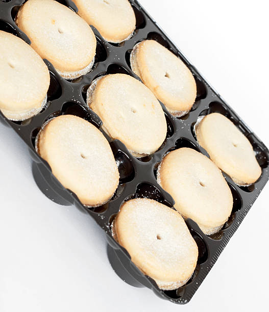 istock Small Mince Pies in tins 121350976