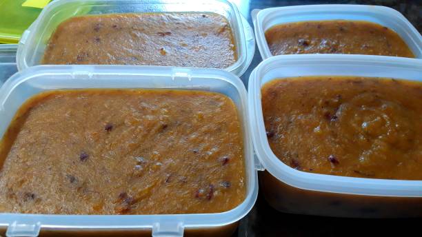 istock Divide pumpkin porridge into 4 pieces 1213522071