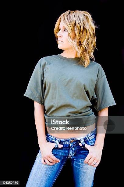 Blank Tshirts Stockfoto und mehr Bilder von Eine Frau allein - Eine Frau allein, Frauen, T-Shirt