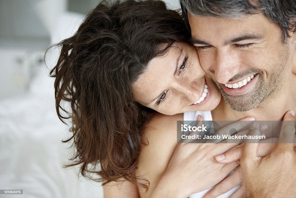 Loving couple d'âge mûr en eux-mêmes - Photo de Adulte libre de droits