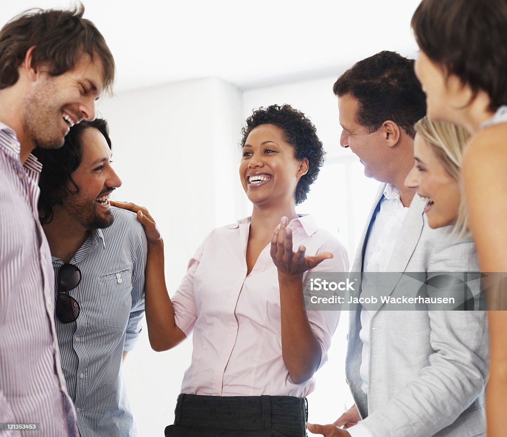 Tener cordial charla - Foto de stock de Adulto libre de derechos