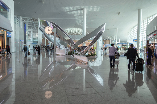 The new International Terminal 2 was made by the collaboration of different architect studios, being an international project, with an impressive result in architecture and modern space.