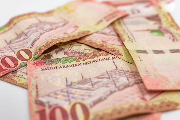 istock Saudi Arabian 100 Riyal bank note 1213561243