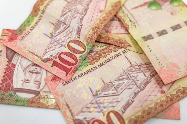 istock Saudi Arabian 100 Riyal bank note 1213561304