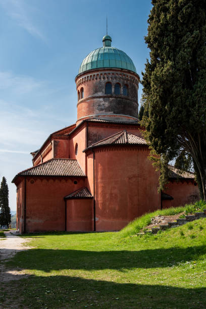 sanktuarium madonna della salute (czerwony kościół) (madonna del monte)– san zenone degli ezzelini (treviso) - madonna della salute zdjęcia i obrazy z banku zdjęć