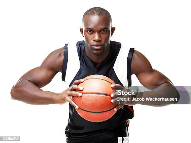 Junge Basketballspieler Festhalten Den Ball An Stockfoto und mehr Bilder von Basketballspieler - Basketballspieler, Basketball-Spielball, Halten