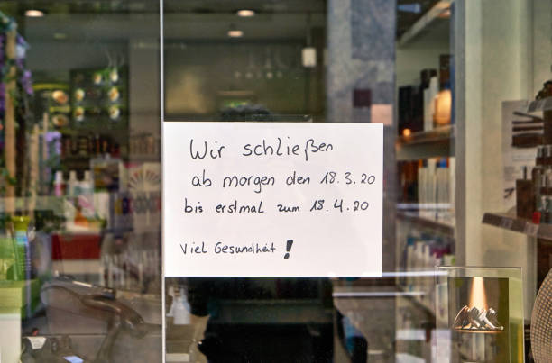 zamknięty znak w skrypcie niemieckim. napisane ręcznie. - window display commercial sign blank nobody zdjęcia i obrazy z banku zdjęć