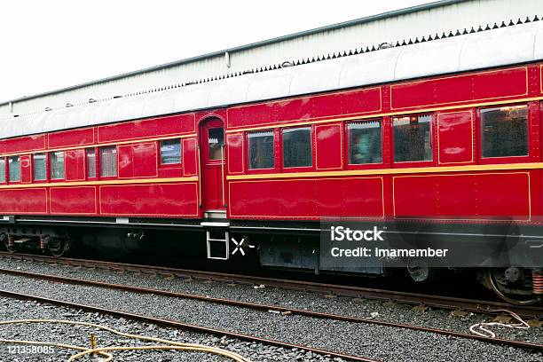 Photo libre de droit de Rouge Vintage Train Transport À La Gare banque d'images et plus d'images libres de droit de D'autrefois - D'autrefois, Wagon, Australie