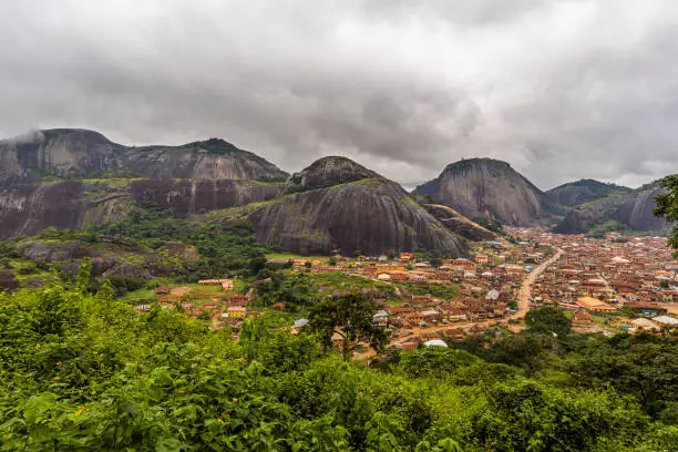 Idanre Hill , an awesome and beautiful natural landscapes in Nigeria.
The people of Idanre lived on these massive rocks for over a hundread year. Just under 30 kilometres southwest of Akure, Ondo State capital, the ancient Idanre Hills had been a home for the Idanre people for over 100 years.
The hills surround the town, envelope it and dominate life in the town. From any angle, one sees the hills and virtually every activity revolves round this collection of hills.