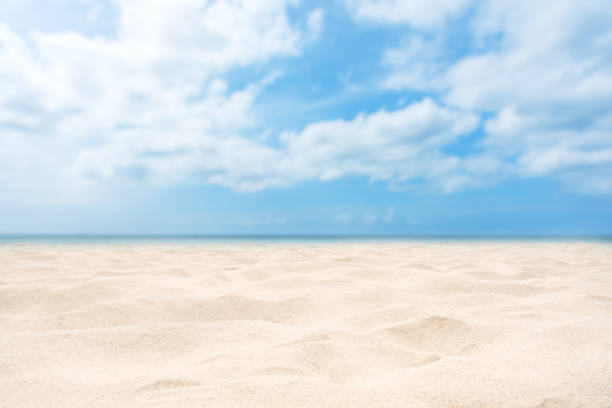 空の砂浜と海の背景が澄んだ - sky yellow seascape summer resort ストックフォトと画像