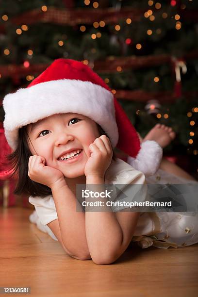 Weihnachtenporträt Stockfoto und mehr Bilder von Kind - Kind, Weihnachten, Weihnachtsbaum