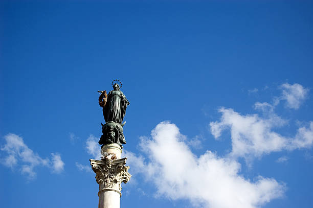 istock Angel Statue, Rome, Italy 121362983