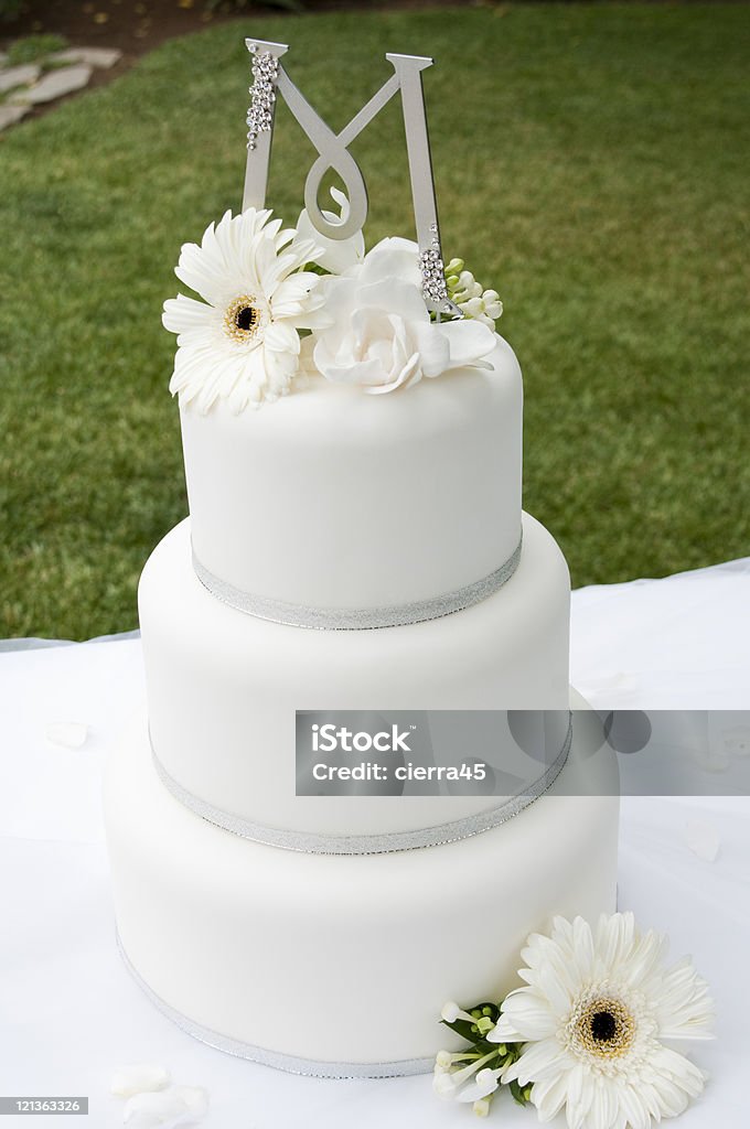 Monogramed Gâteau de mariage - Photo de Aliment libre de droits