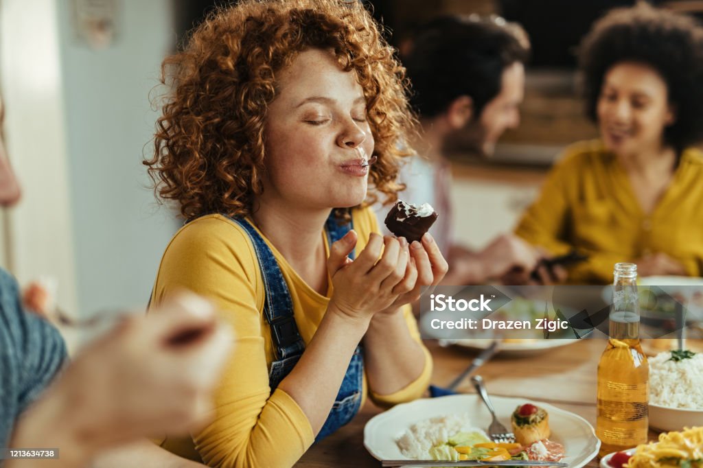¡Esto es tan delicioso! - Foto de stock de Comer libre de derechos ¡Esto es tan delicioso! - Foto de stock de Comer libre de derechos
