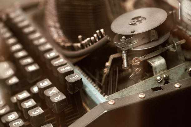 machine à écrire - typewriter typebar alphabet retro revival photos et images de collection