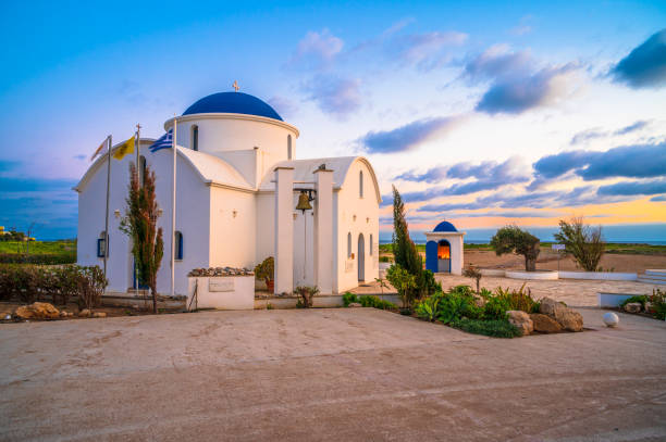 iglesia de san nicolás en geroskipou, pahos, chipre - paphos fotografías e imágenes de stock