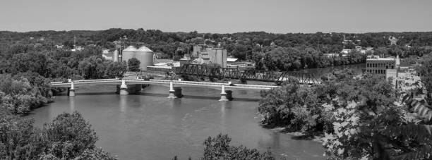 istock Zanesville Ohio Y Bridge 1213645375