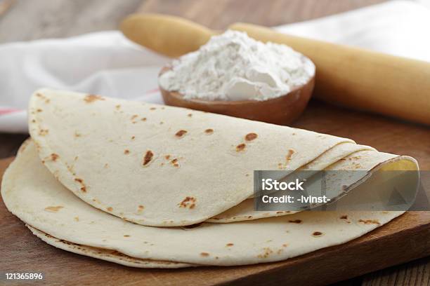 Tortillas - Fotografias de stock e mais imagens de Farinha - Farinha, Tortilha - Pão ázimo, Amarelo