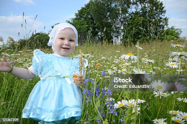 Photo libre de droit de La Petite Fille banque d'images et plus d'images libres de droit de Beauté - Beauté, Bonheur, Bébé