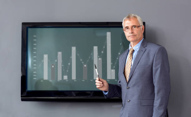 istock Manager of company show diagram 1213687017
