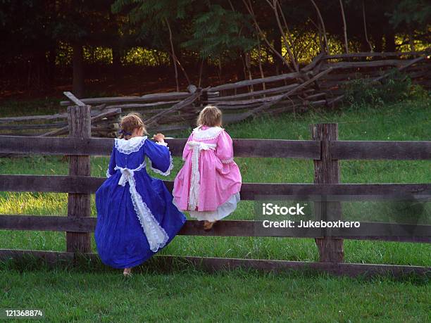 Foto de Colonial Meninas e mais fotos de stock de Colonial - Colonial, Criança, Filho - Família