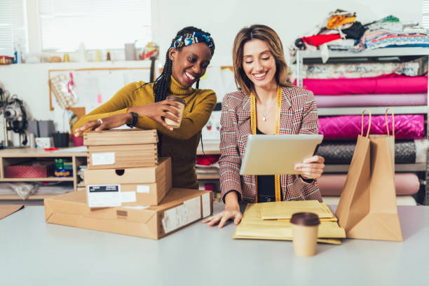 istock Sales Online. Working women at their store. 1213698066