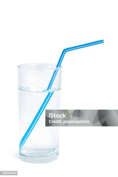 Бокал Воды С Голубой Straw — стоковые фотографии и другие картинки Трубочка для напитков - Трубочка для напитков, Стеклянная посуда, Стекло - материал