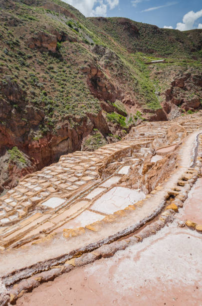 maras salzbergwerke, peru - hypersaline stock-fotos und bilder