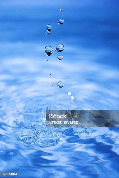 Wassersplash Stockfoto und mehr Bilder von Blau - Blau, Farbbild, Flüssig