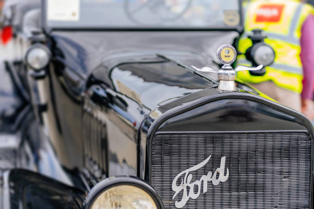 vista frontal do ford model t preto dos anos 1900 - 1918 - fotografias e filmes do acervo