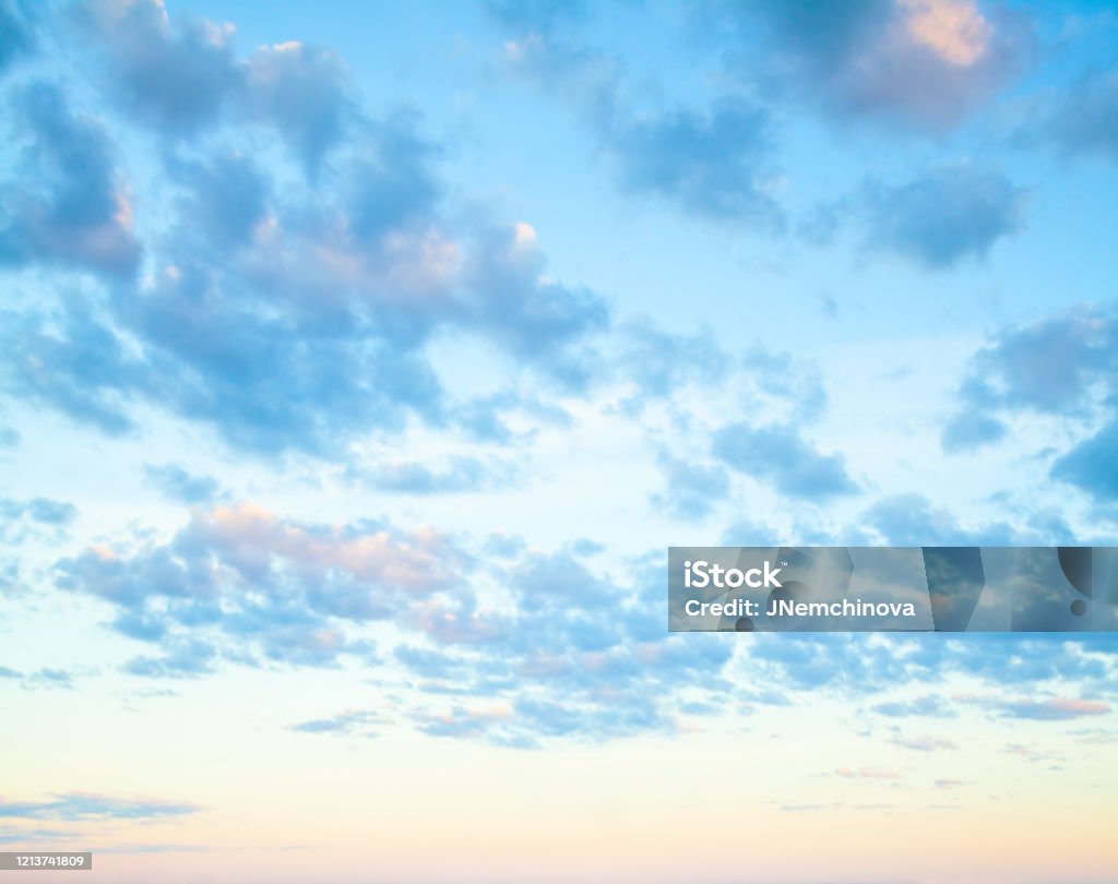 Nền Mây Trời Xanh Phong Cảnh Tuyệt Đẹp Với Mây Và Mặt Trời Màu Cam Trên Bầu  Trời Hình ảnh Sẵn có - Tải xuống Hình ảnh Ngay bây giờ - iStock