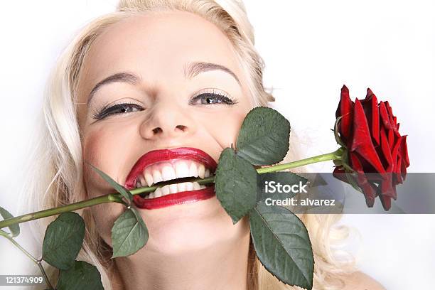 San Valentino Rose - Fotografie stock e altre immagini di Rosa - Fiore - Rosa - Fiore, Donne, Adulto