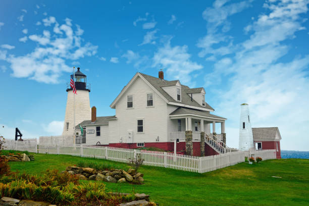 piękna latarnia morska-pemaquid point-maine - maine lighthouse pemaquid peninsula pemaquid point lighthouse zdjęcia i obrazy z banku zdjęć