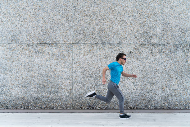 istock Running in the city 1213751989