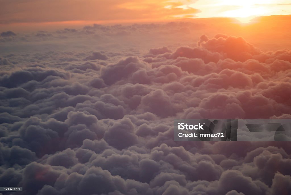 Sonnenaufgang über den Wolken - Lizenzfrei Bedeckter Himmel Stock-Foto