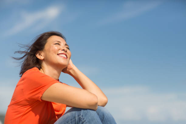 asian woman enjoy the weather at the beach. - womens issues imagens e fotografias de stock