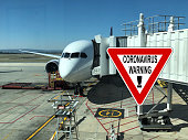 flughafen-warnschild.jpg?b=1&s=170x170&k=20&c=b7FJBOFR9cdgaONokYoK0kORUv0hR2gnyNedfLvwCXY=