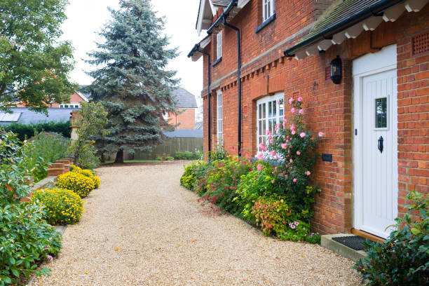 english country house, garden and driveway, uk - non urban scene rural scene tree english culture imagens e fotografias de stock