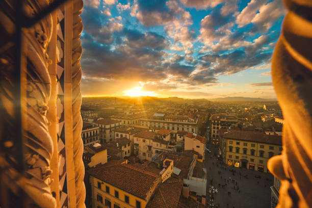 spettacolare tramonto su firenze - renaissance florence italy piazza duomo italy foto e immagini stock