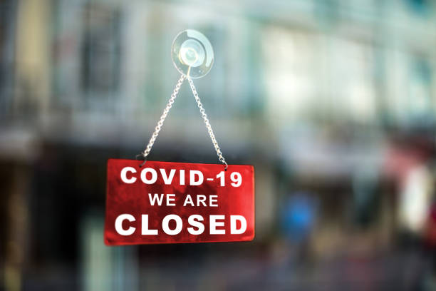 closed business due to coronavirus - business closed imagens e fotografias de stock