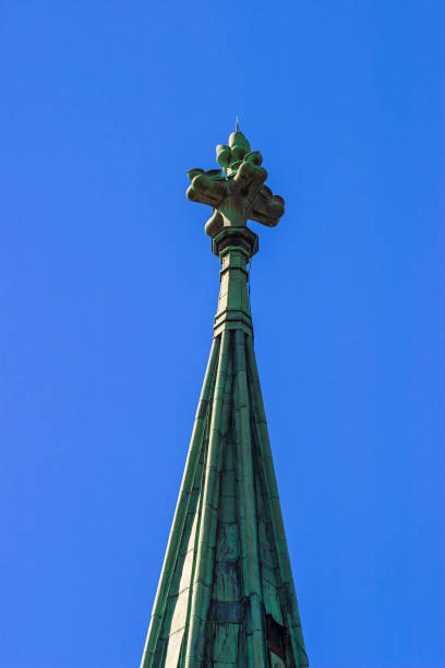 church tower with spire against a blue sky - 5599 imagens e fotografias de stock